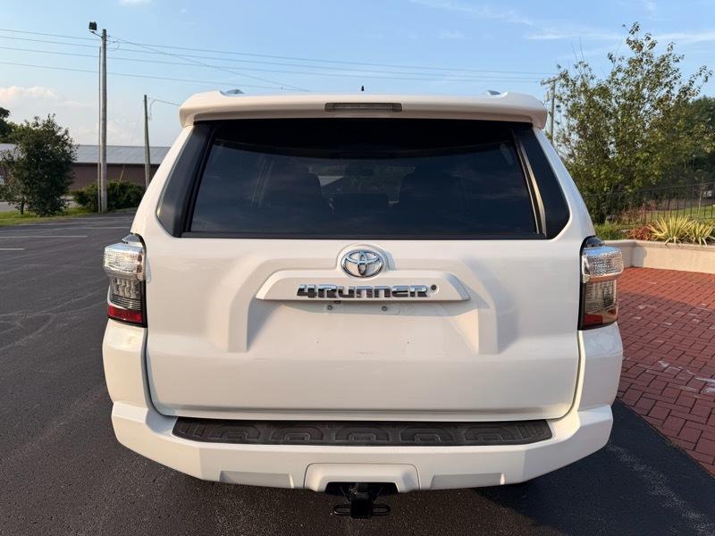 Toyota 4Runner SR5 4WD 2015