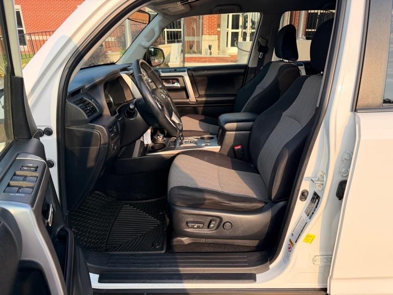 Toyota 4Runner SR5 4WD 2015