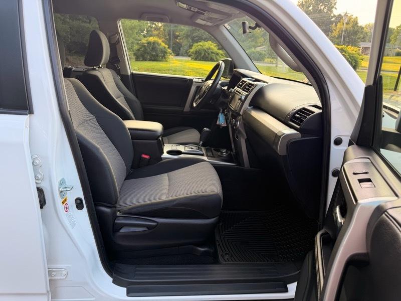 Toyota 4Runner SR5 4WD 2015