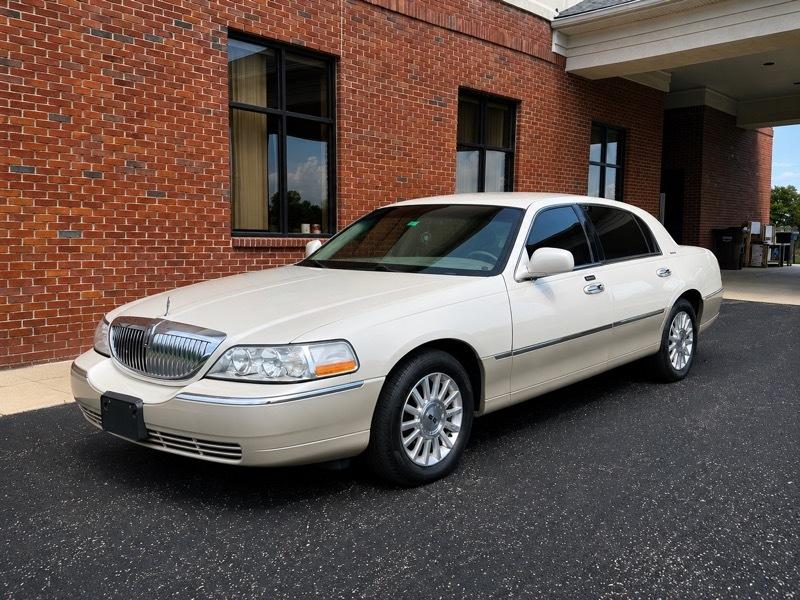 2004 Lincoln Town Car Signature