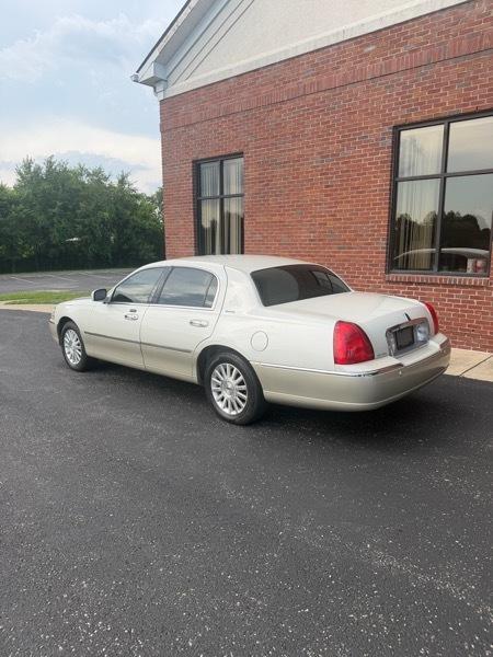 Lincoln Town Car Signature 2004