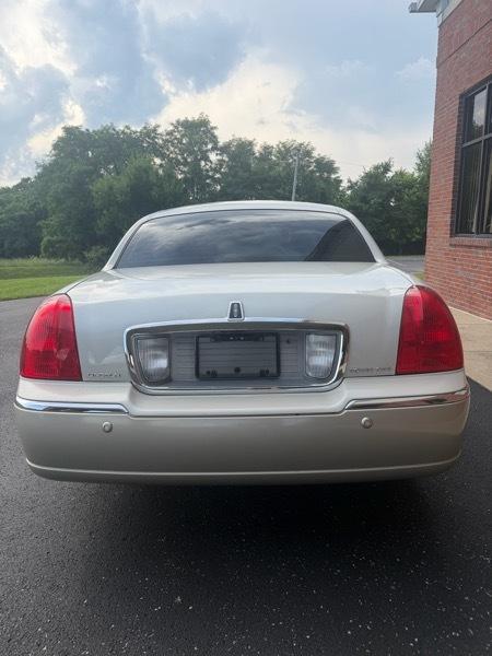 Lincoln Town Car Signature 2004