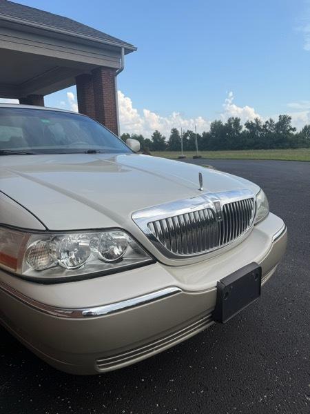 Lincoln Town Car Signature 2004