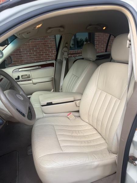 Lincoln Town Car Signature 2004