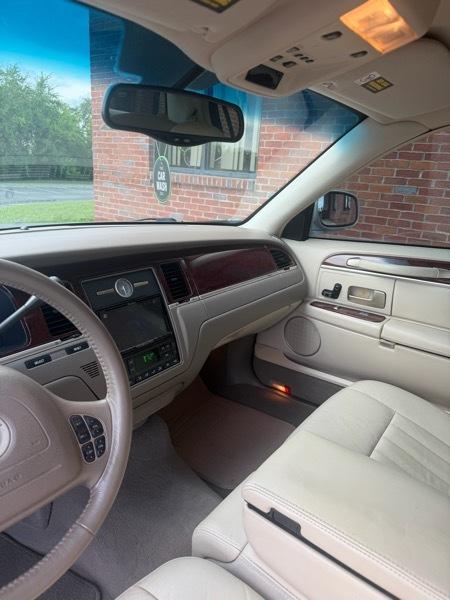 Lincoln Town Car Signature 2004