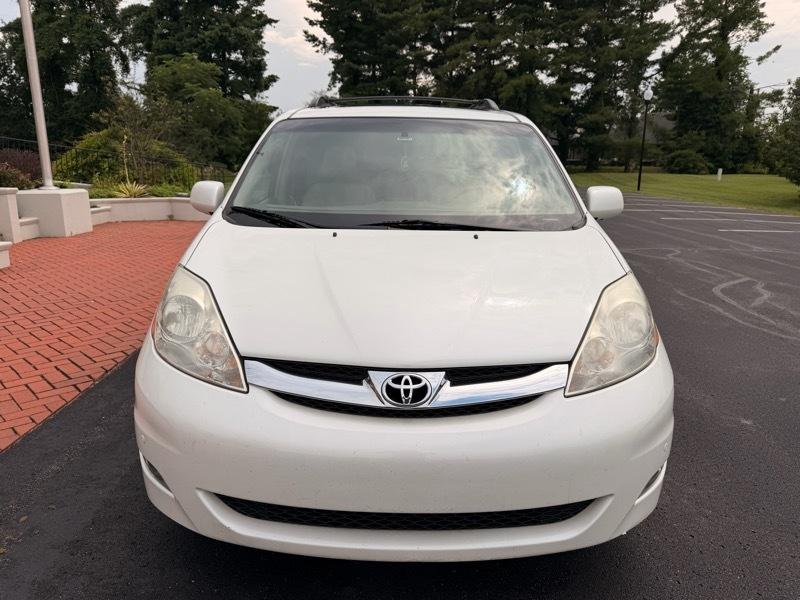 Toyota Sienna XLE FWD 2010
