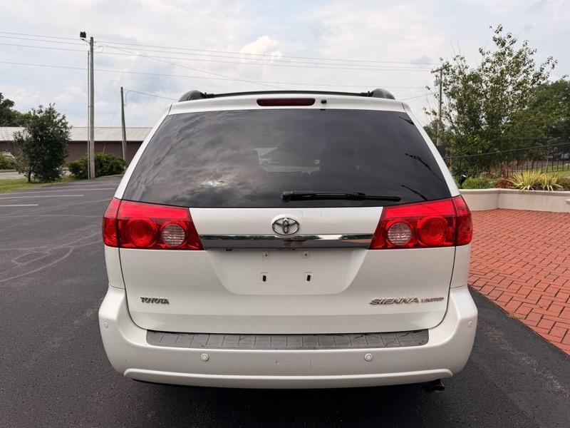 Toyota Sienna XLE FWD 2010