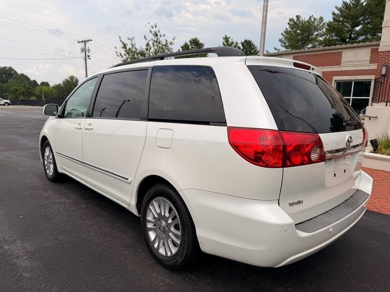 Toyota Sienna XLE FWD 2010