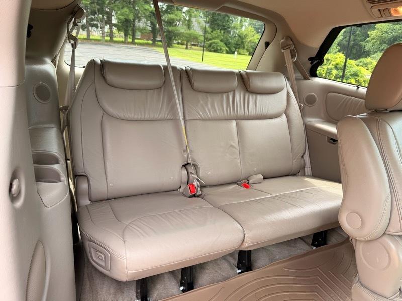 Toyota Sienna XLE FWD 2010