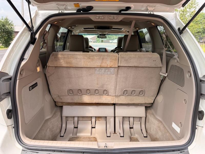 Toyota Sienna XLE FWD 2010