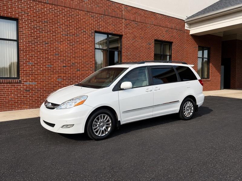 Toyota Sienna XLE FWD 2009