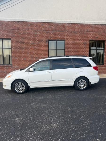 Toyota Sienna XLE FWD 2009