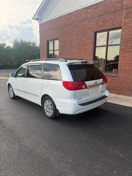 Toyota Sienna XLE FWD 2009