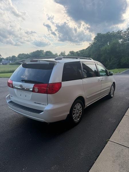 Toyota Sienna XLE FWD 2009