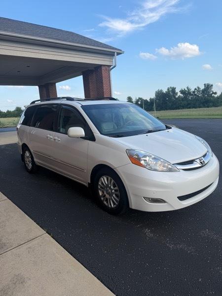Toyota Sienna XLE FWD 2009