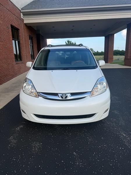 Toyota Sienna XLE FWD 2009