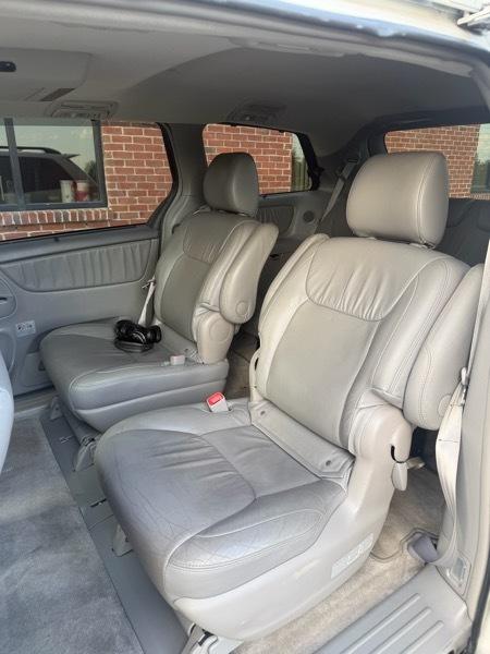 Toyota Sienna XLE FWD 2009