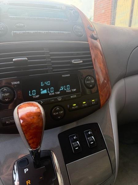 Toyota Sienna XLE FWD 2009