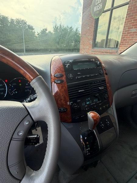 Toyota Sienna XLE FWD 2009