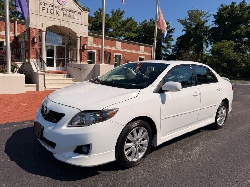 Toyota Corolla Base 5-Speed MT 2010