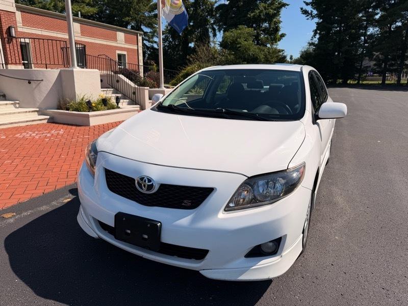 Toyota Corolla Base 5-Speed MT 2010