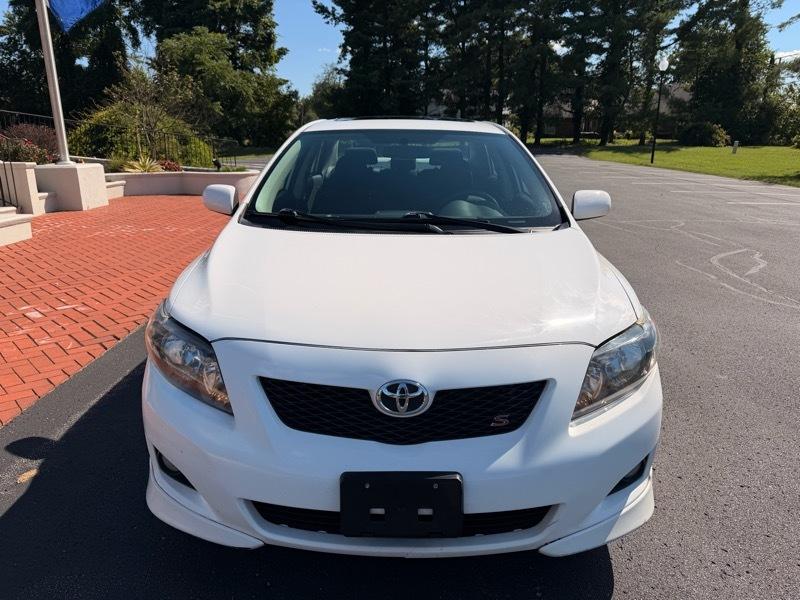 Toyota Corolla Base 5-Speed MT 2010