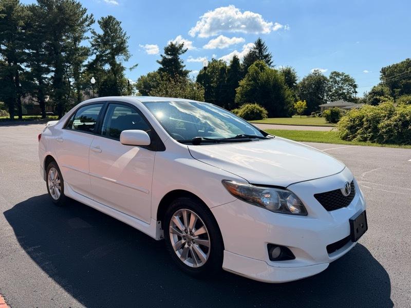 Toyota Corolla Base 5-Speed MT 2010