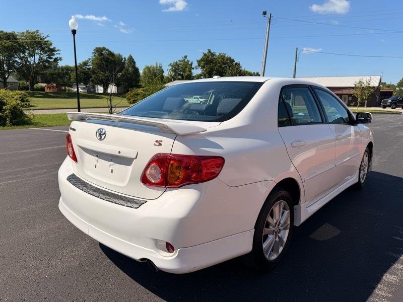 Toyota Corolla Base 5-Speed MT 2010