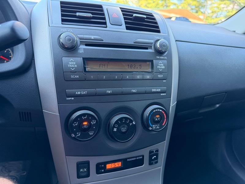 Toyota Corolla Base 5-Speed MT 2010