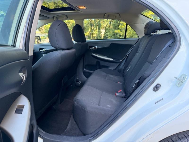 Toyota Corolla Base 5-Speed MT 2010