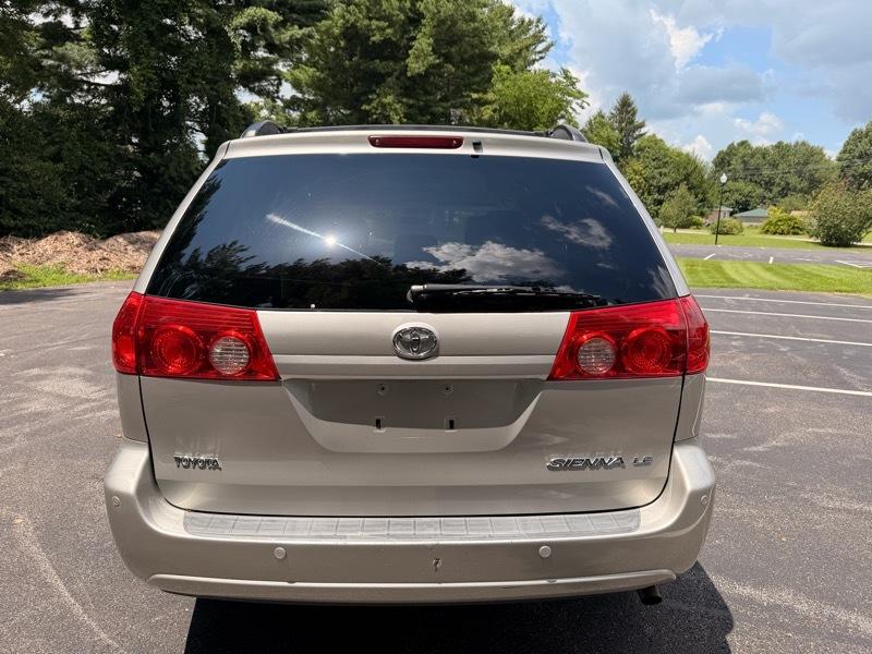 Toyota Sienna LE FWD 8-Passenger Seating 2008