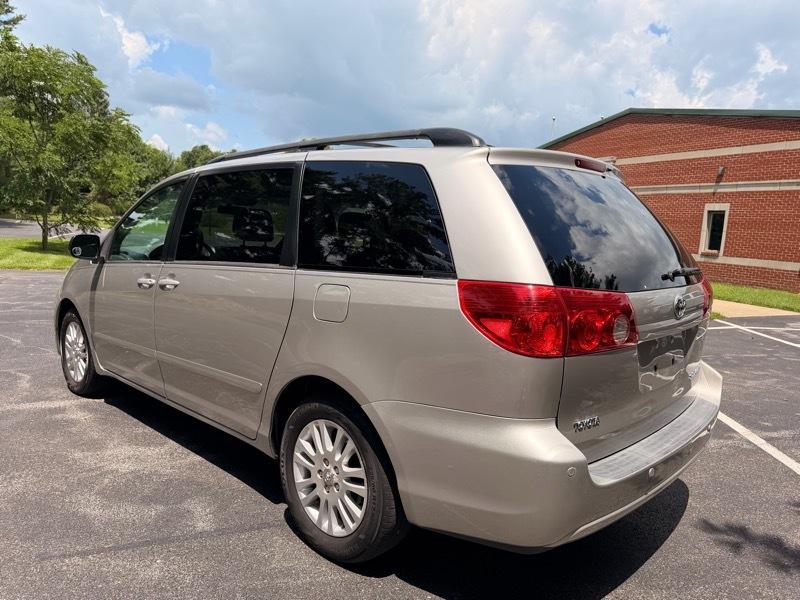 Toyota Sienna LE FWD 8-Passenger Seating 2008