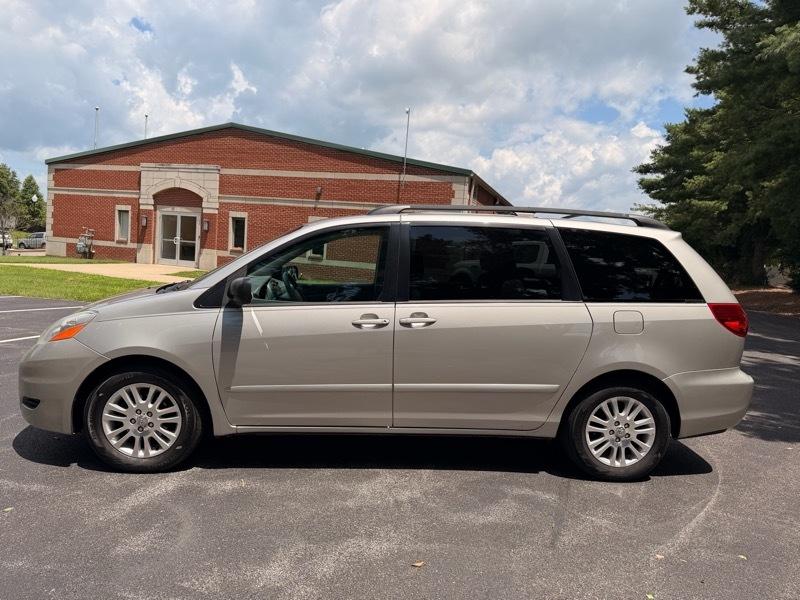 Toyota Sienna LE FWD 8-Passenger Seating 2008