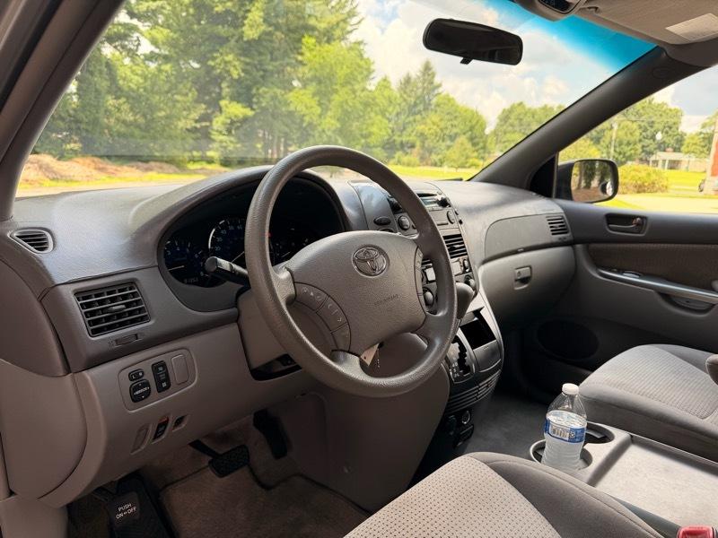 Toyota Sienna LE FWD 8-Passenger Seating 2008