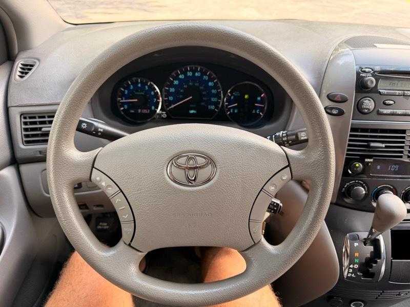 Toyota Sienna LE FWD 8-Passenger Seating 2008
