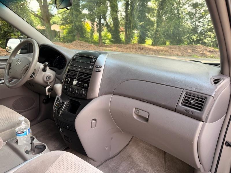 Toyota Sienna LE FWD 8-Passenger Seating 2008