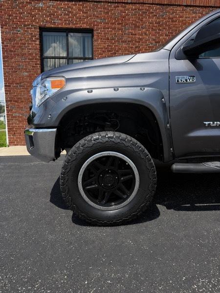Toyota Tundra SR5 5.7L V8 FFV CrewMax 4WD 2016