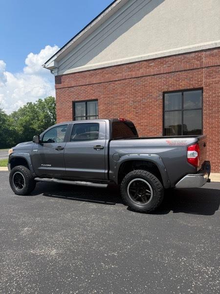 Toyota Tundra SR5 5.7L V8 FFV CrewMax 4WD 2016