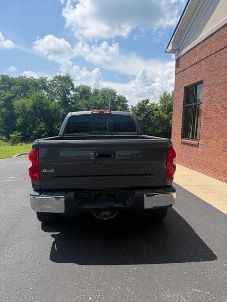 Toyota Tundra SR5 5.7L V8 FFV CrewMax 4WD 2016