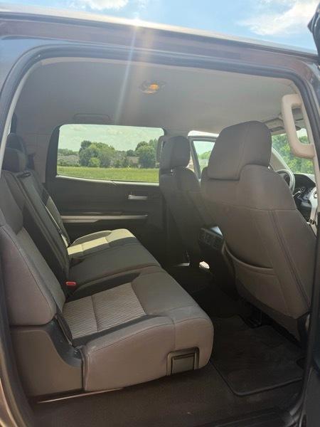 Toyota Tundra SR5 5.7L V8 FFV CrewMax 4WD 2016