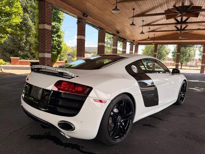 Audi R8 5.2 Coupe quattro Auto R tronic 2012
