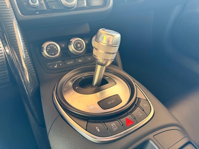 Audi R8 5.2 Coupe quattro Auto R tronic 2012
