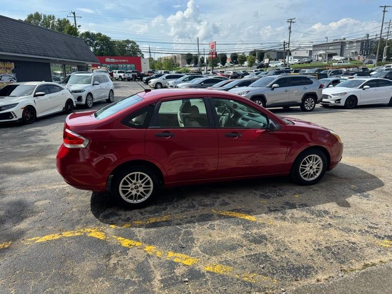Ford Focus SE Sedan 2010