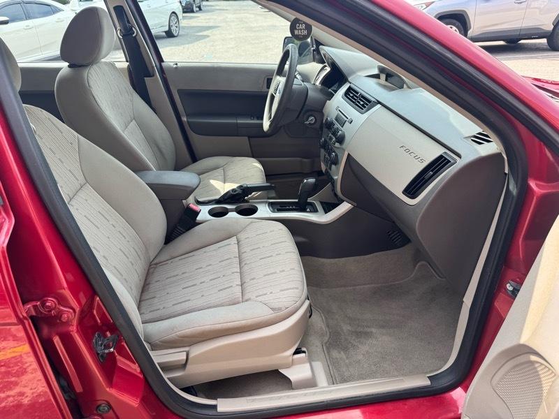 Ford Focus SE Sedan 2010
