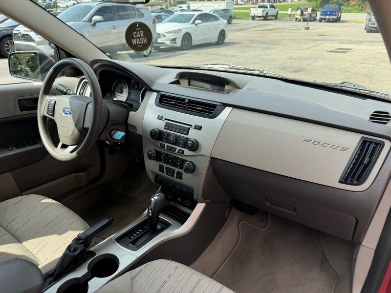 Ford Focus SE Sedan 2010