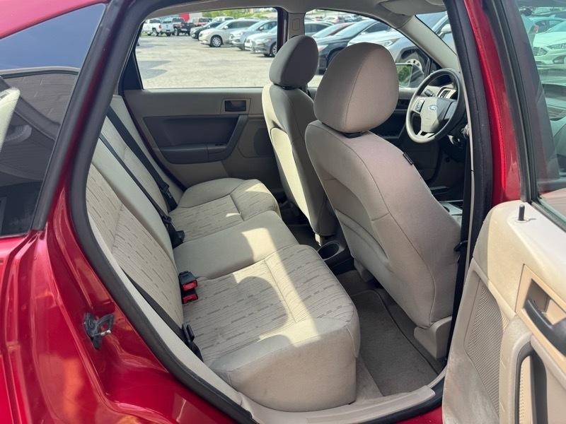Ford Focus SE Sedan 2010