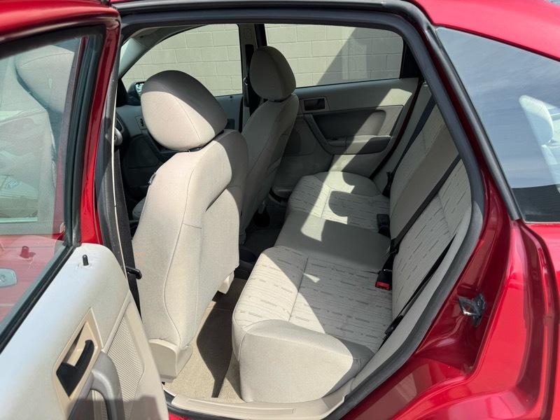 Ford Focus SE Sedan 2010