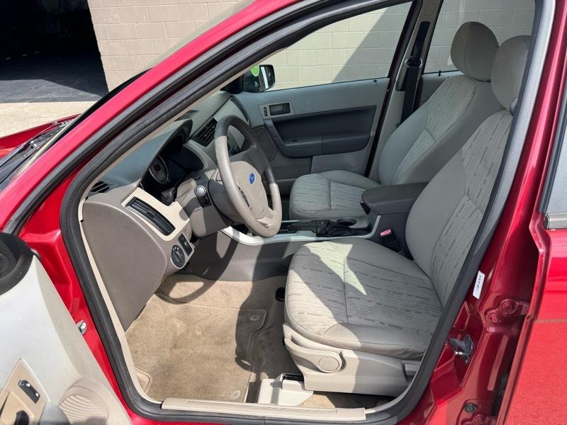 Ford Focus SE Sedan 2010