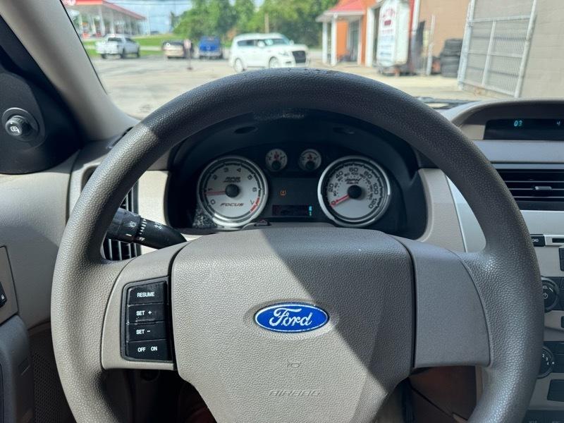 Ford Focus SE Sedan 2010