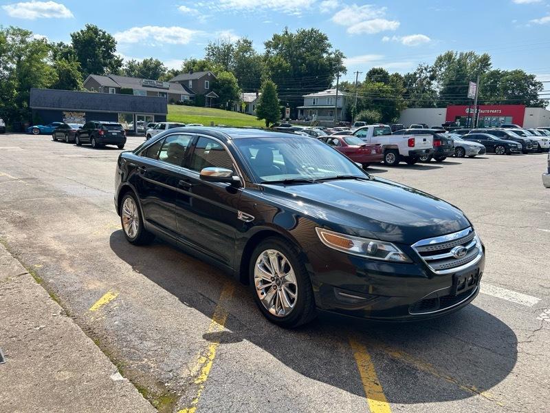Ford Taurus Limited FWD 2010